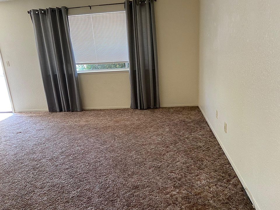 2nd image of 1811 E Long St APT 5