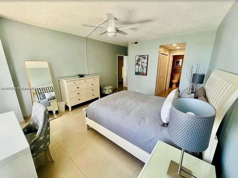 3505 S Ocean Dr #911 — Photo 12
