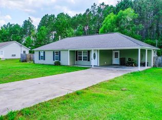 110 Colonial Dr, Baxley, GA 31513
