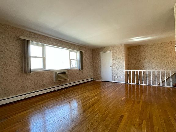 5th image of 2-42 Virginia Dr #242