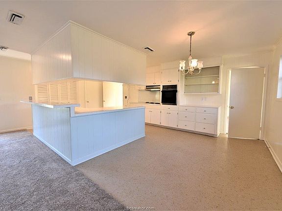 5th image of 406 W Mustang St