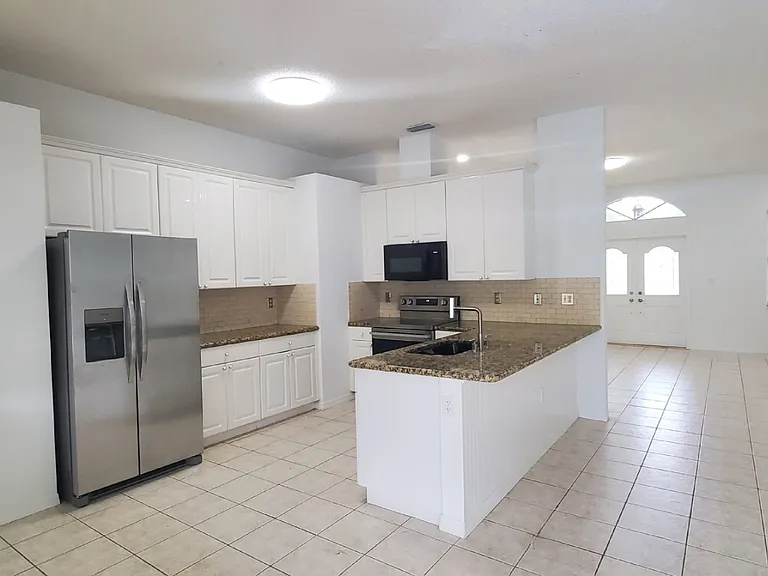 420 SE 23rd Ln — Photo 14