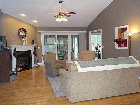 3rd image of 28 Inwood Dr