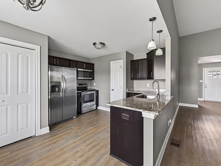 207 Geneva Ln — Photo 12