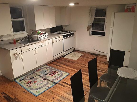 3rd image of 76 Franklin St