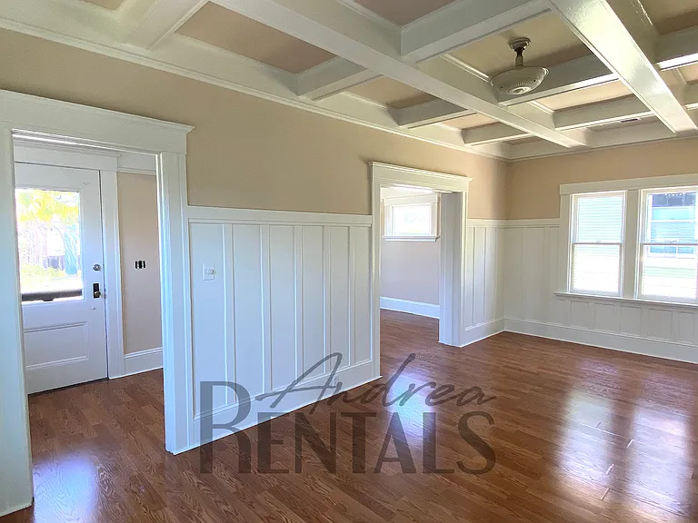 1028 Broadway — Photo 8