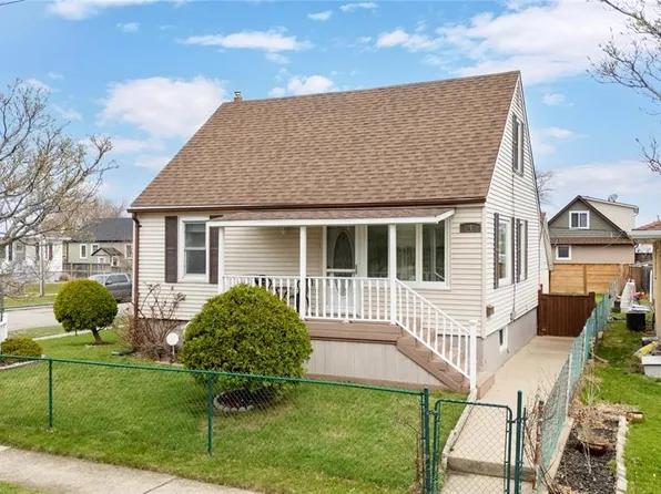 748 Alexander St, Sarnia, ON N7T 5G8