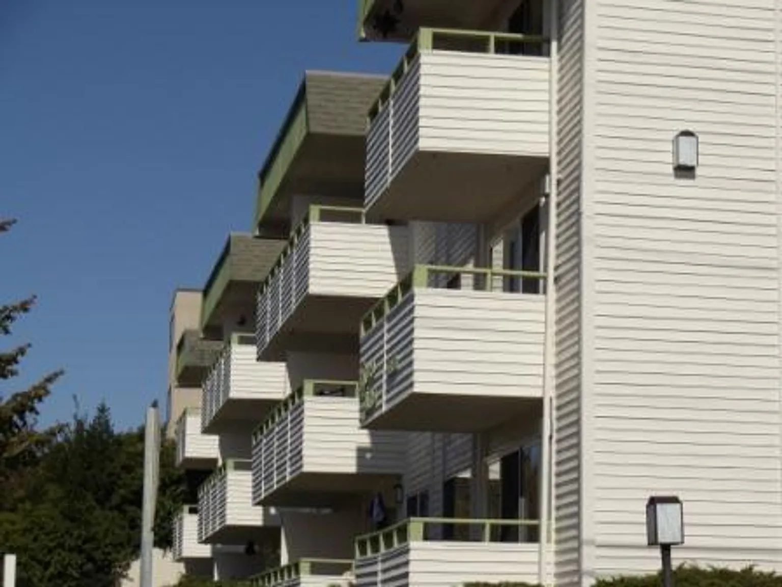 Green Acres Apartments — Photo 4