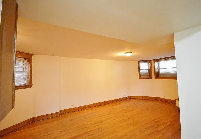 1417 W Belle Plaine Ave #G — Photo 2