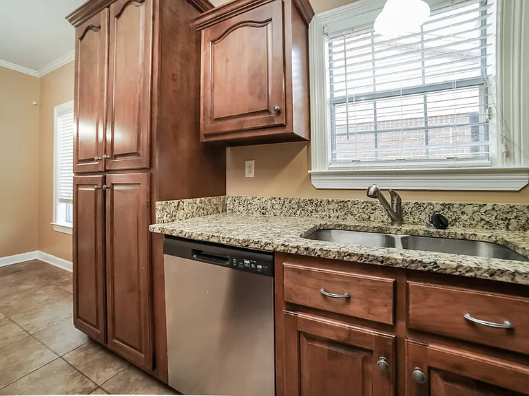 2733 Graystone Dr — Photo 9