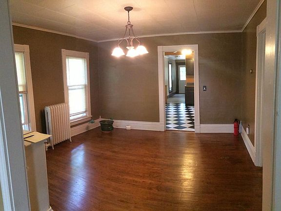 Dining room to kitchen