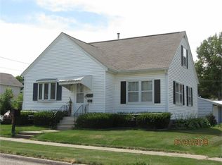 303 West St, Reinbeck, IA 50669
