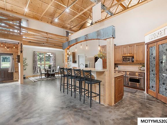 5th image of 3495 Thrush Ave