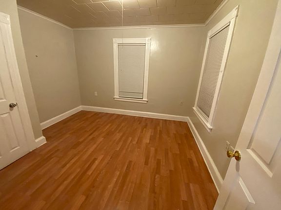 5th image of 448 Poplar St Floor 1