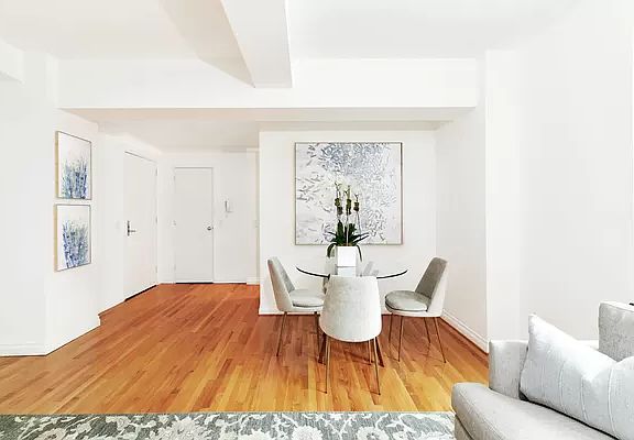 3rd image of 43 W 61st St APT 17H