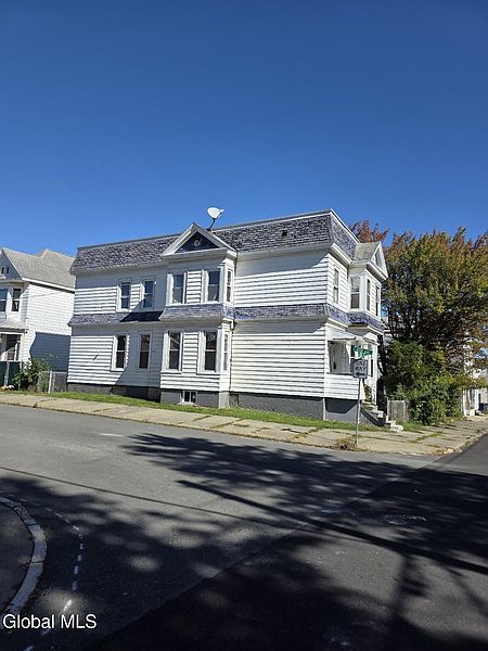 2nd image of 526 15th Street