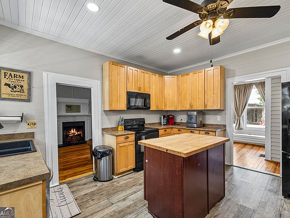 3rd image of 2870 Prospect Rd