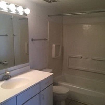 2nd image of 1930 Kenilworth Cir
