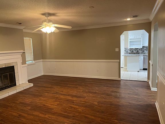 3rd image of 2238 Oakgrove Cir