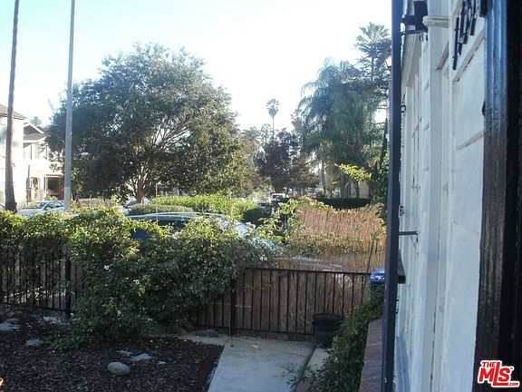 3rd image of 1137 Logan St