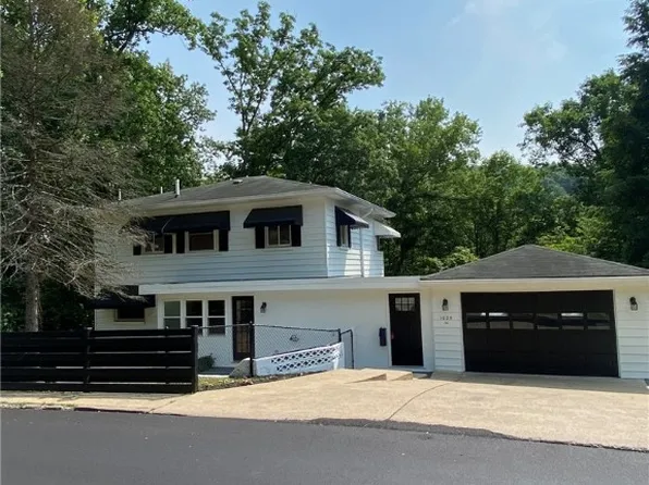 1025 Montrose Dr, South Charleston, WV 25303