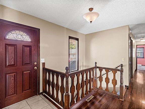 3rd image of 1008 SW 23rd St