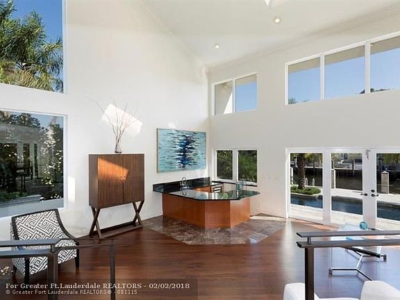 5th image of 712 Solar Isle Dr