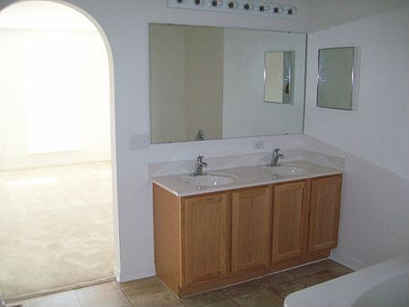 5th image of 310 Thomasdale Ave