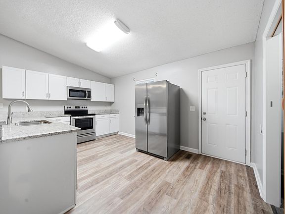 3rd image of 4009 Glendon Rd