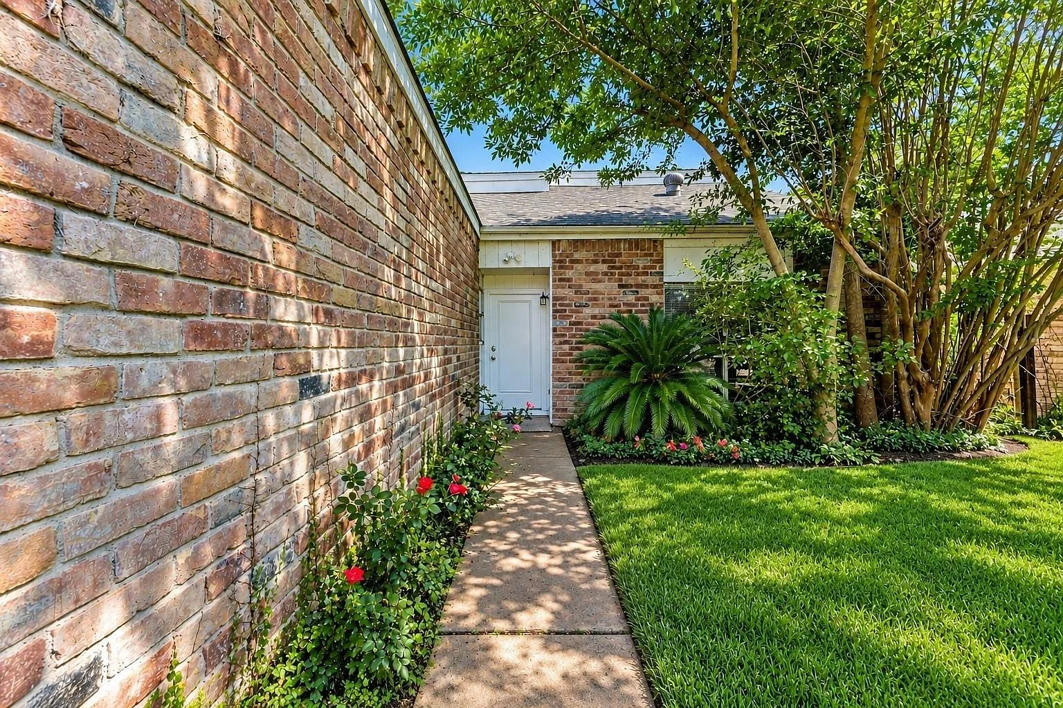 6 bed, 3.5 bath, 3480 sqft, $3,495 — Photo 1