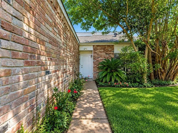 13307 Robinglen Dr, Houston, TX 77083