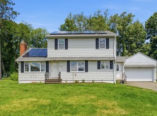 213 Acme Dr, Middlebury, CT 06762