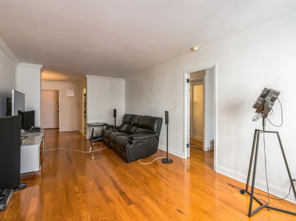520 East 72nd Street image 3 of 12