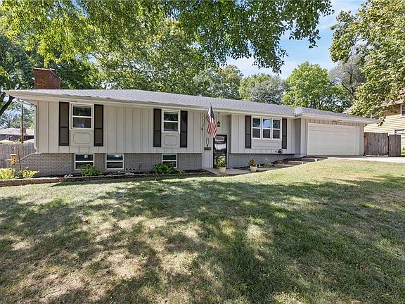 2nd image of 12712 Crystal Ave