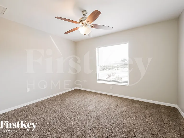 414 Willowbrook Dr — Photo 13