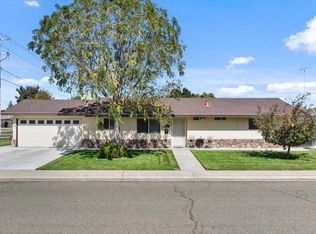 1275 Manor Dr, Ripon, CA 95366