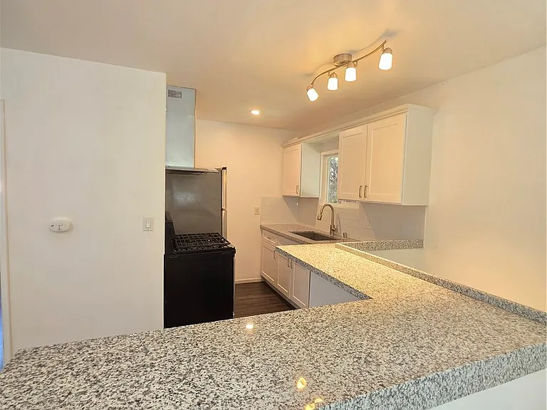 5432 Woodlake Ave N — Photo 10