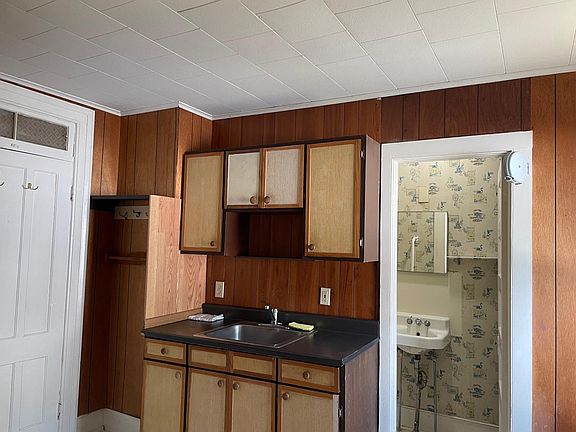4th image of 466 Pennsylvania Ave APT 26