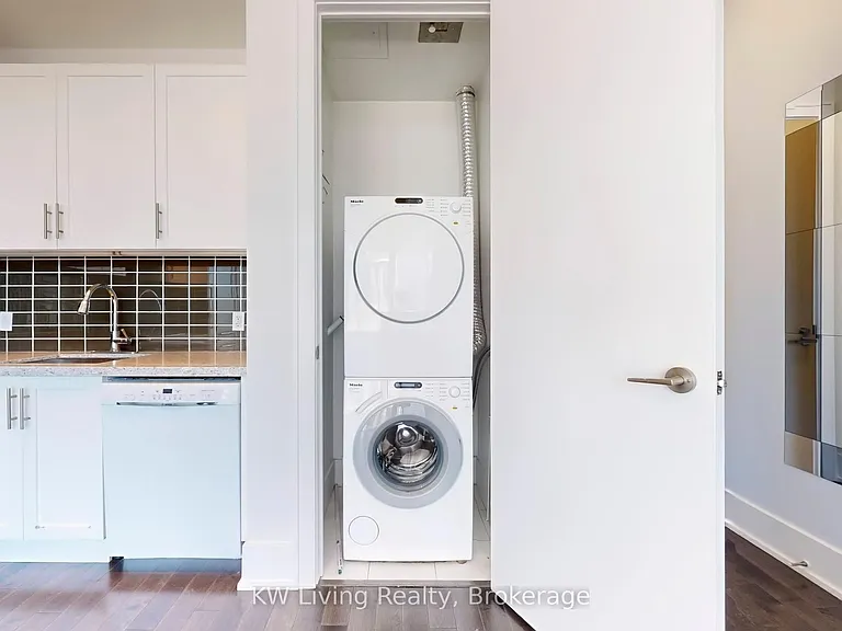 39 Queens Quay E #940 — Photo 6