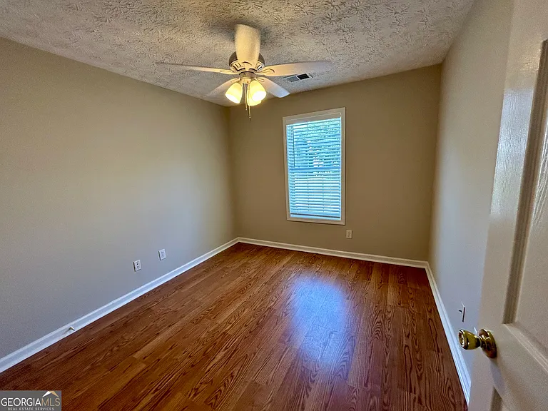 1061 Athena Ct — Photo 18