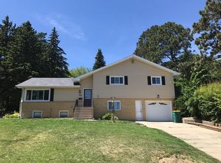 904 N 1st St, Bismarck, ND 58501