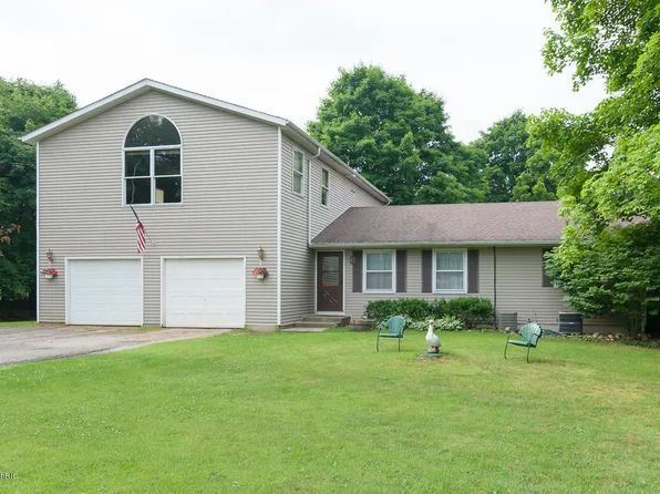 42681 82nd Ave, Decatur, MI 49045