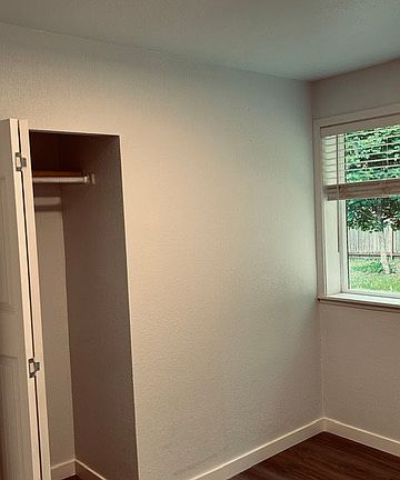 3rd image of 11727 37th Dr SE