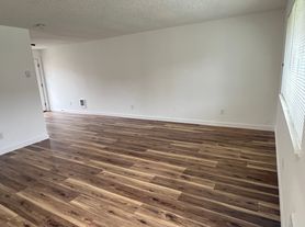 R2212 - Pinewood Apartments