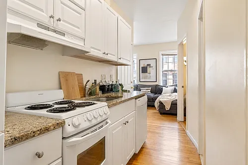 28 Phillips St #3 Photo 1