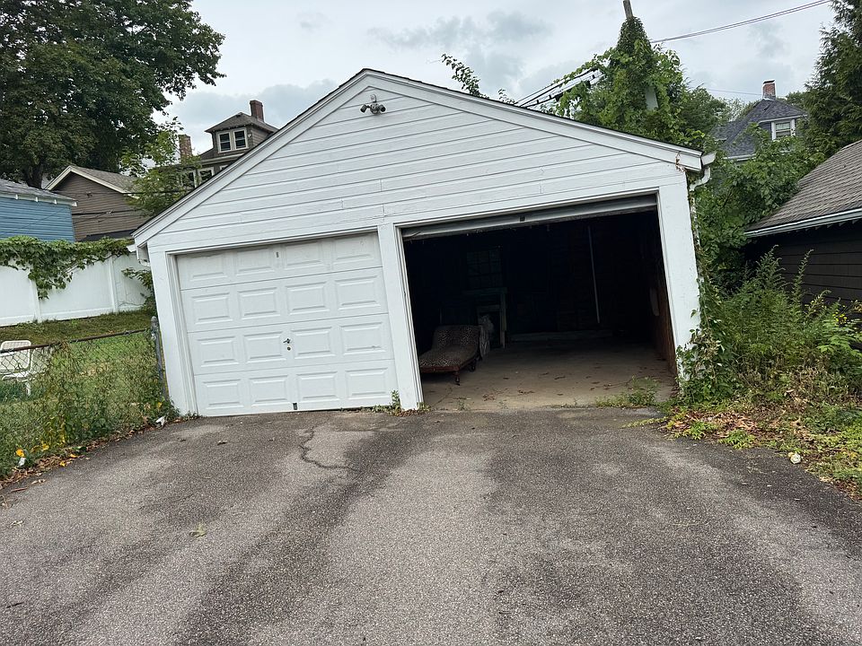 2nd image of 1517 Centre St