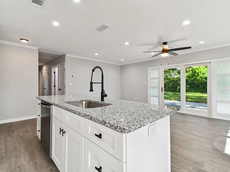 535 W Palmeden Dr — Photo 25