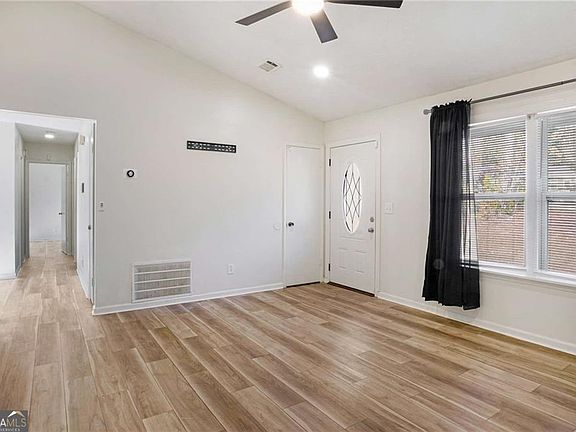 4th image of 158 Ashwood Ct