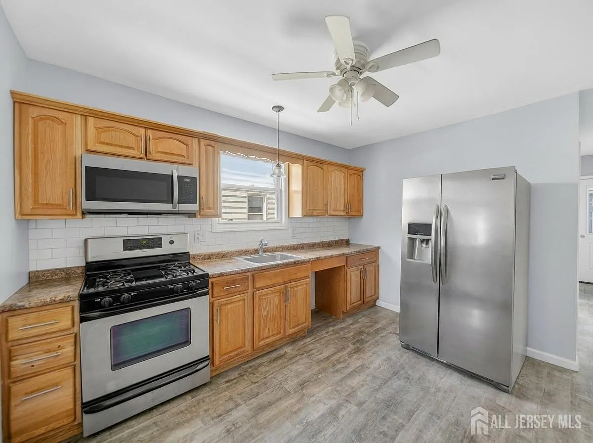 Building Photo - 125 Lowell St #1