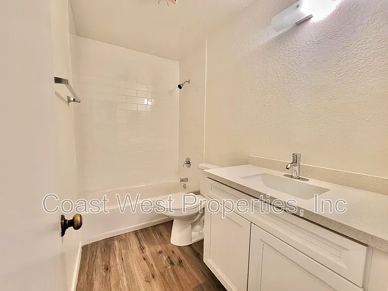 1178 Cypress Ave — Photo 13